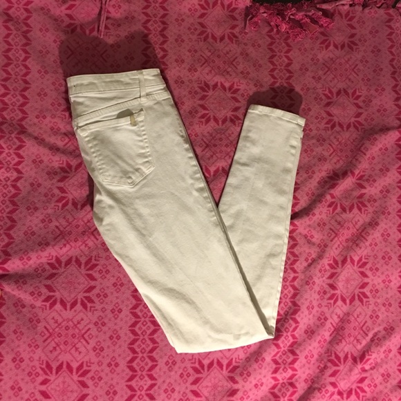 White skinny jeans