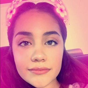 Meet your Posher, Rebeca