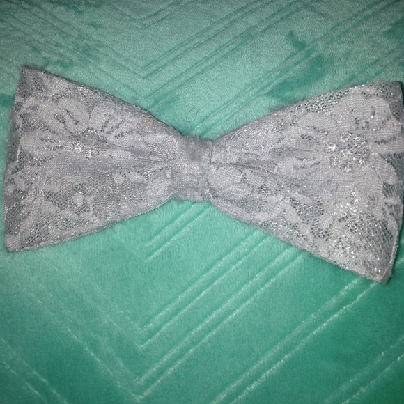 Grey bow