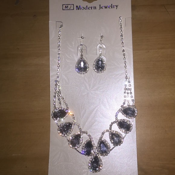 Silver necklace & earrings set
