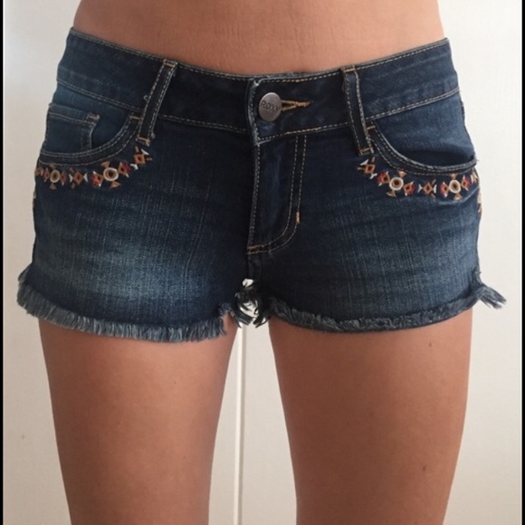 Tribal pocketed Roxy jean shorts