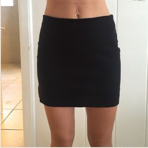 Comfortable Express short black skirt