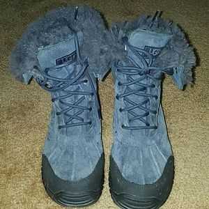 Women UGG Adirondack Boots, size 7.5