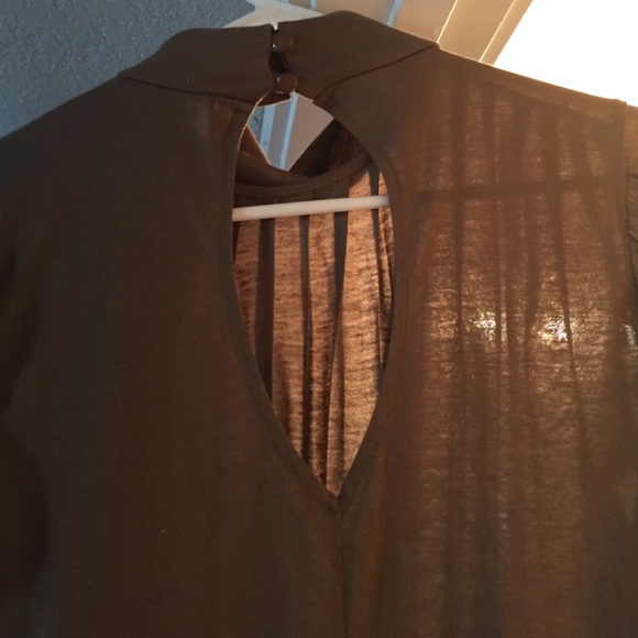 Keyhole back top - Picture 2 of 3