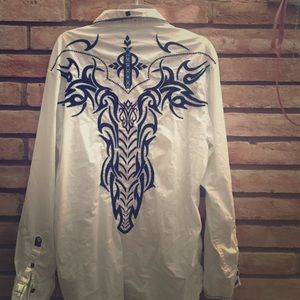 Men's Roar Signature button up.