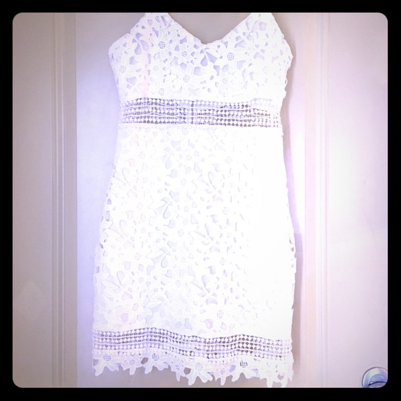 Pretty Lacey lovers and friends white dress. - Picture 1 of 3