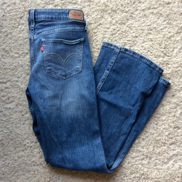 🎉HP🎉Vintage Levi's 518 low flare denim jeans. Size 9S. - Picture 2 of 4