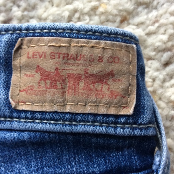 🎉HP🎉Vintage Levi's 518 low flare denim jeans. Size 9S. - Picture 3 of 4