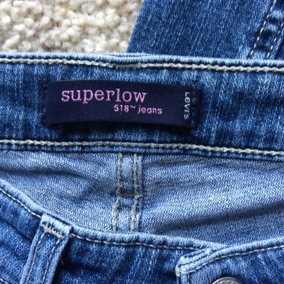 🎉HP🎉Vintage Levi's 518 low flare denim jeans. Size 9S. - Picture 4 of 4