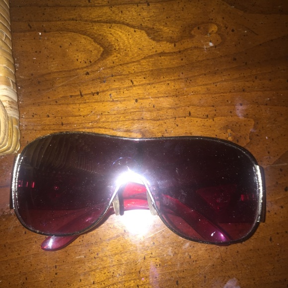 Nice glasses. They are not dolce and gobana