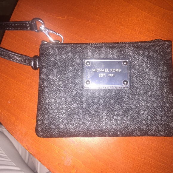 Micheal Kors wristlet