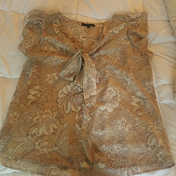 Eclair flutter sleeve floral top