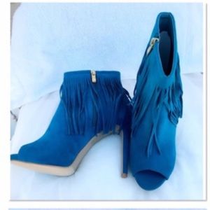 Gorgeous Blue Shingled Heels (Turquoise)