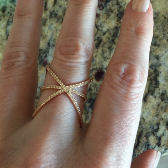 18K Gold plated criss cross ring with Chrystals - Picture 2 of 3