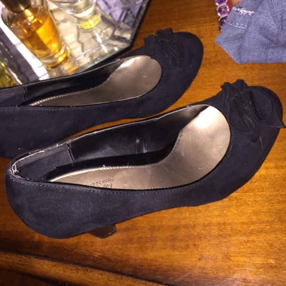 Black Pumps