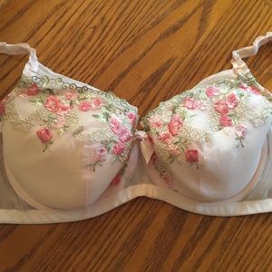Enchanted bra size 40C-pale pink with lacy overlay
