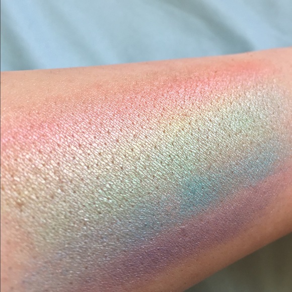Pressed Rainbow Shimmer Highlighter - Picture 3 of 4