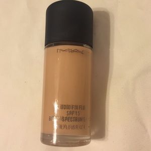 Mac studio fix fluid in the shade NC25