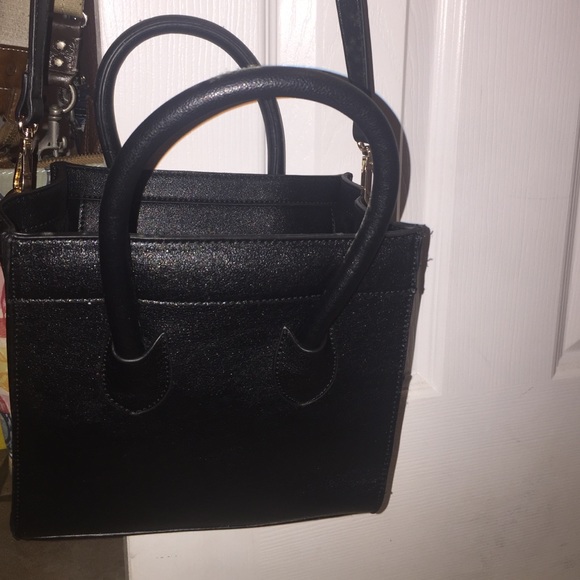 black purse - Picture 1 of 1
