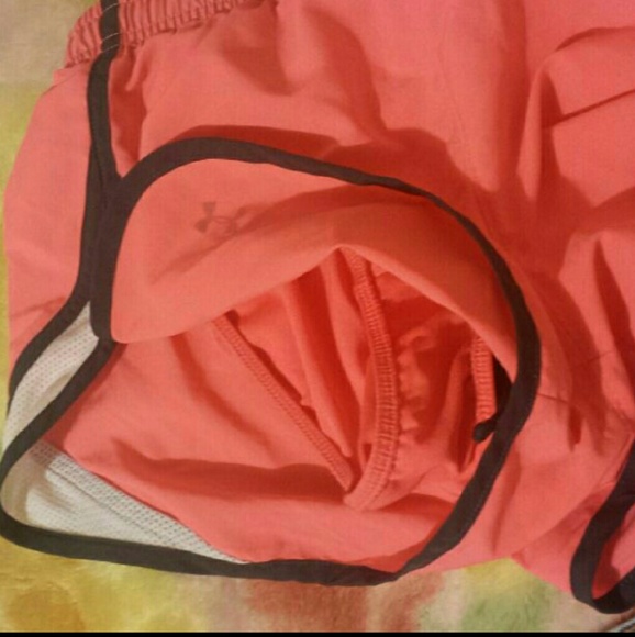 Coral xs UA running shorts - Picture 3 of 3