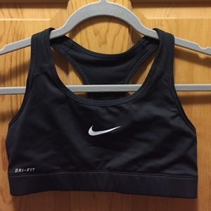 💚 Black Nike Sports Bra