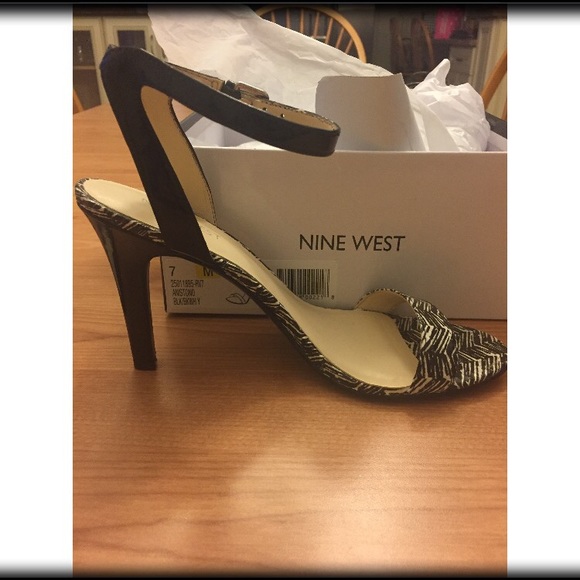 Nine West printed heel sandal - Picture 2 of 2
