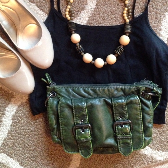 Handbags - Fun green purse! 💚