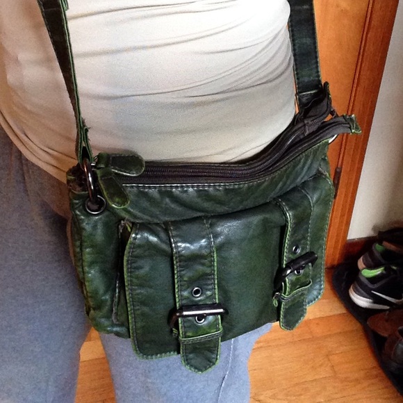 Fun green purse! 💚 - Picture 4 of 4