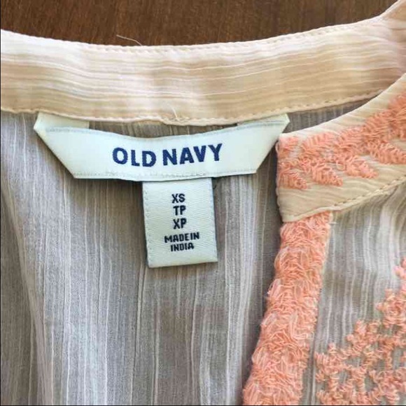 3 FOR $15! Old Navy Embroidered Top - Picture 2 of 3