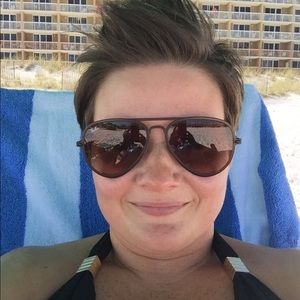 Meet your Posher, Chrystal