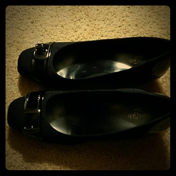 Black wedge heel
