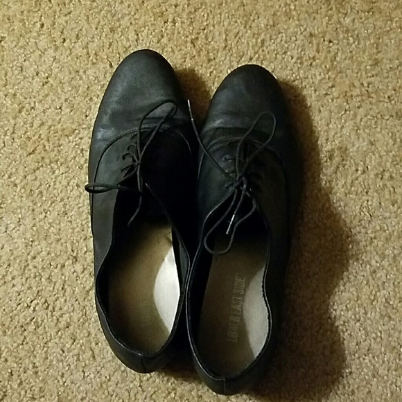 Black sneaker - Picture 2 of 2