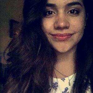 Meet your Posher, Rebeca