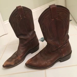 Frye "Billy Pull On" brown cowboy boots in size 9.