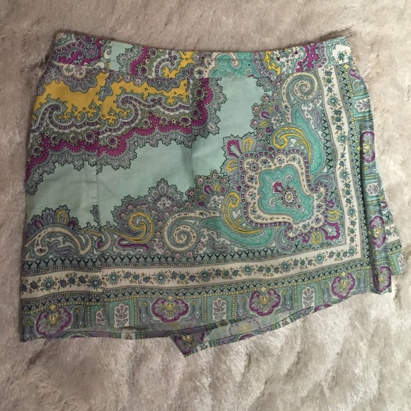 Adorable scarf print Nanette Lepore skort - Picture 1 of 2