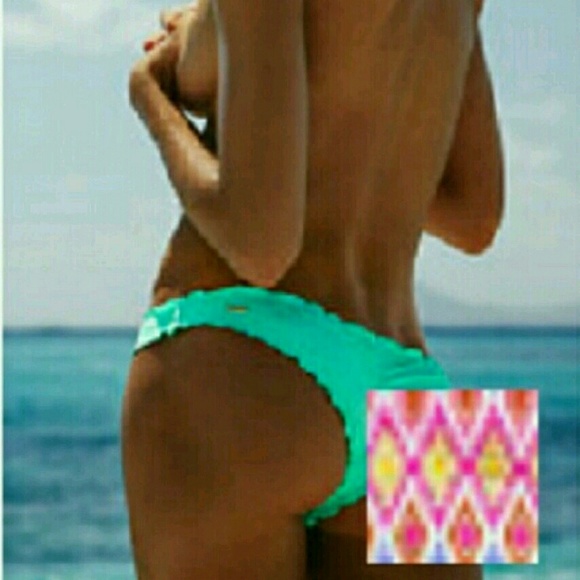 2 pairs of ruffle istys BUNDLE