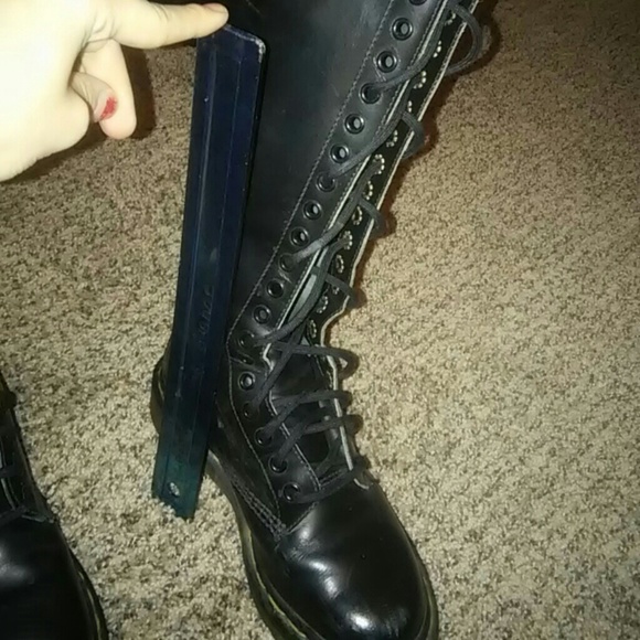 Doc Marten boots size 5 - Picture 3 of 4