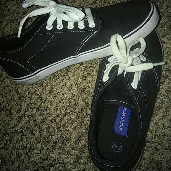 New plain black sneakers 6.5