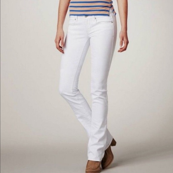American Eagle Skinny Kick White Jeans. Size 2