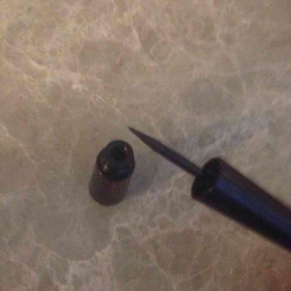 Makeup - Picture 3 of 4