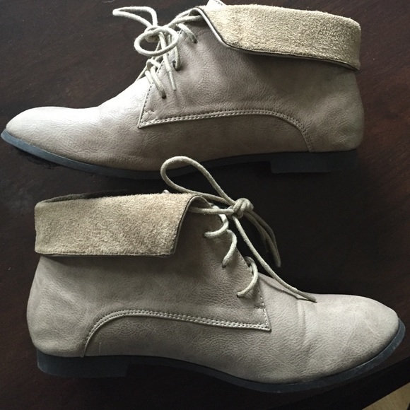 Taupe lace up booties - Picture 2 of 4