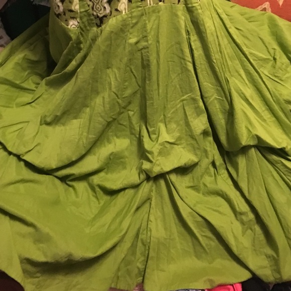 Green black and white lovely dress - Picture 3 of 3