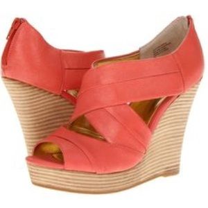 NWOT Leather Seychelles wedges