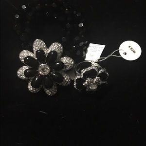 Fun and Fabulous matching flower ring & bracelet.