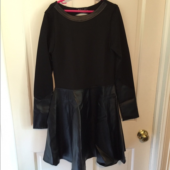 Boulee, sz: 6, long sleeve partial leather dress