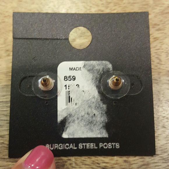 Brand new New York & Co. Earings - Picture 2 of 2