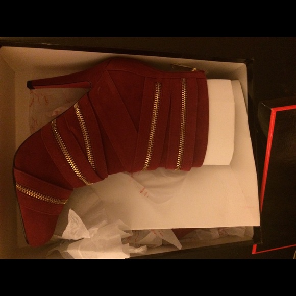 Shoes - Picture 3 of 3