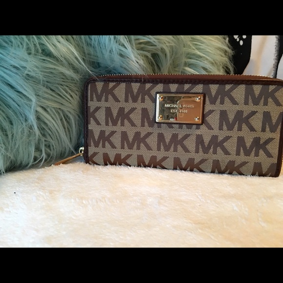 Brand New Michael Kors Wallet.