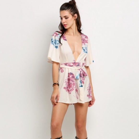 Boutique Pants - Blow Out Sale 🎉 Floral Deep V Romper