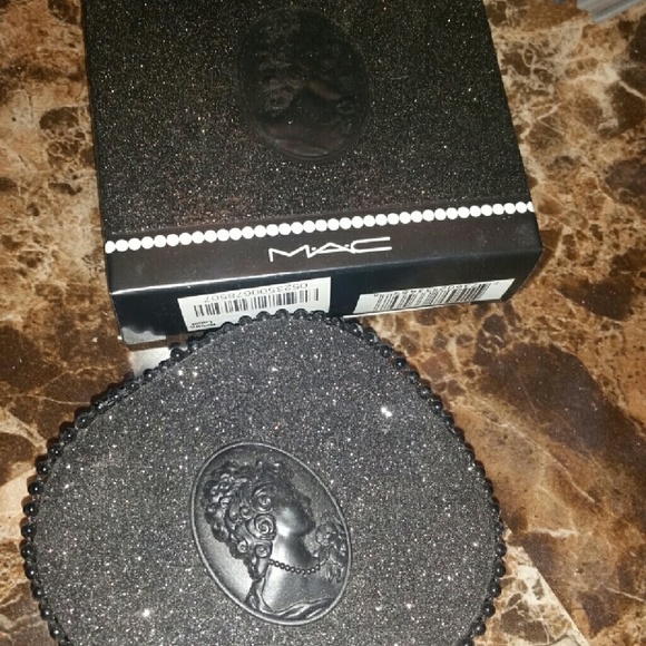 MAC holiday collection eye palette